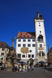 Vierroehrenbrunnen and Beim Grafeneckart
