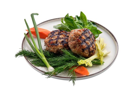 Grilled cutlet served with fresh carrot
