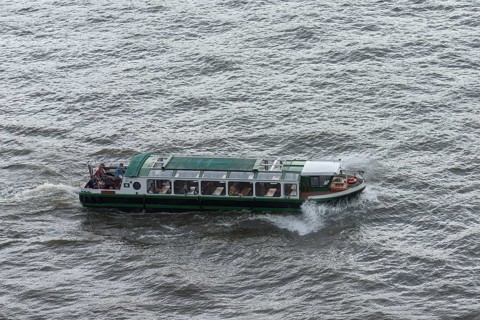 Launch on a harbour tour in the Port of Hamburg