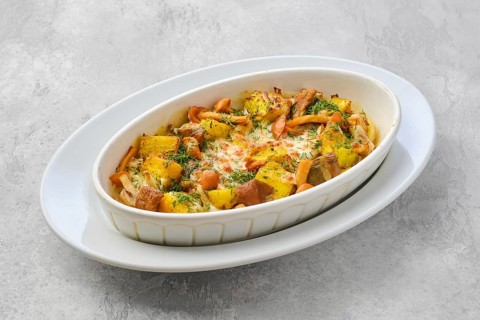Hot casserole with honey agarics