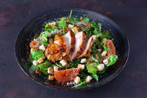 Fried turkey fillet with arugula