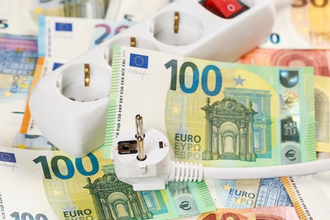 Electricity price Symbol image Cost of energy supply with power cable Mains cable Electricity in Stuttgart