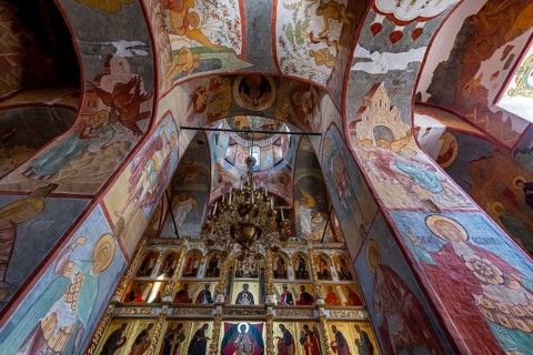 Icons on the wall of the Bogoroditse-Uspenskiy Sviyazhsky Monastery