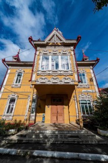 Peackock wooden house