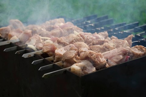 Process of cooking shashlik from pickled meat outdoor