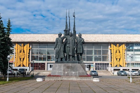 Monument to heroic defenders of the Soviet north