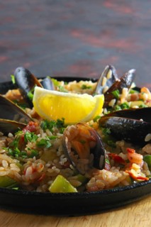 Selective focus photo of spanish paela with shrimps and mussels