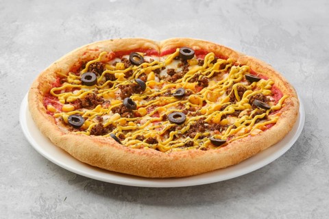 Small size pizza with minced beef meat