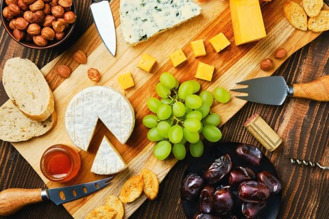 Top view of cheese plate with dorblu