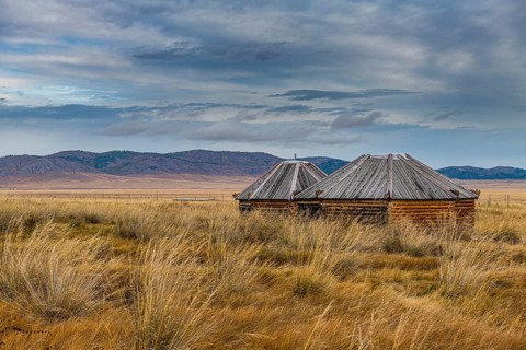 Wooden huts in Salbyksky Mound