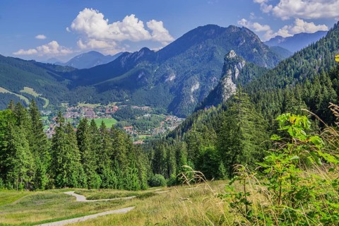 Kolbensattel view of the village with Laber 1686m and Kofel 1342m