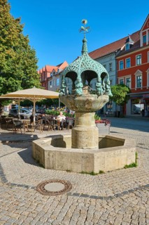 Hennebrunnen by sculptor Georg Wrba