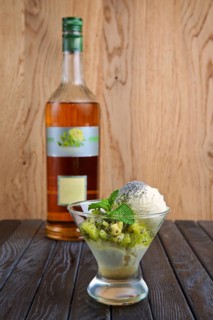 A cup of apple ice cream decorated with kiwi