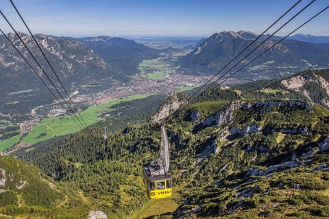 Cable car to Osterfelderkopf 2033m with view of Ort and Wank 1780m