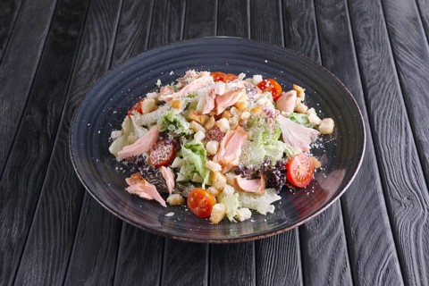 Salad with smoked salmon
