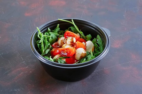 Salad with mozzarella