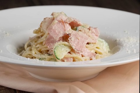 Pasta with ham and cheese