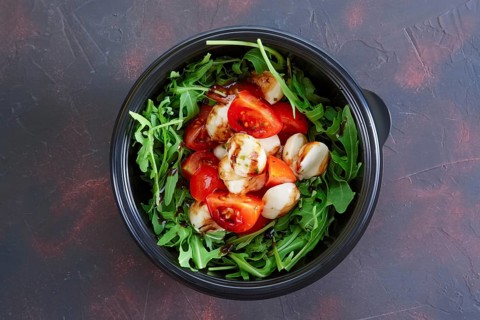 Salad with mozzarella