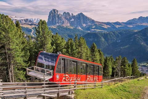 Funicular railway to the Raschoetzalm with the Langkofelgruppe 3181m