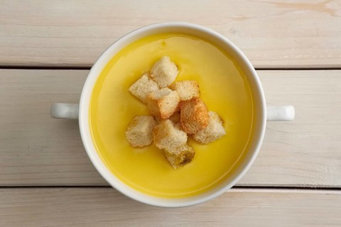 Chicken soup puree with white bread chips