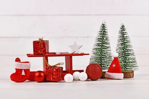Christmas arrangement with red slide