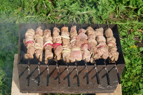 Process of cooking shashlik from pickled meat outdoor