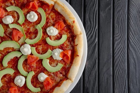 Pizza with salmon