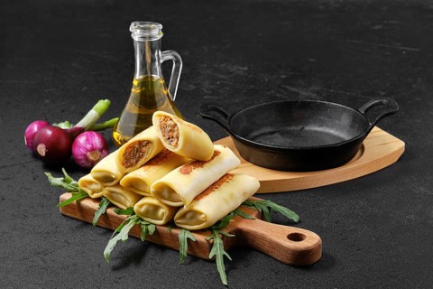 Thin crepe stuffed with chicken offal