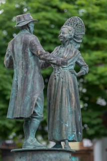 Fountain figures