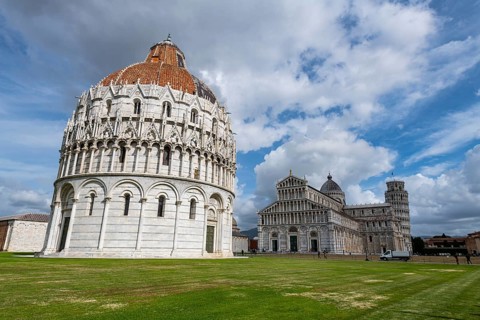 Piazza del Duomo with cathedral and leaning tower