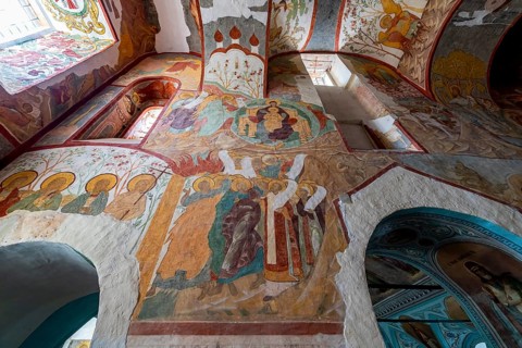Icons on the wall of the Bogoroditse-Uspenskiy Sviyazhsky Monastery