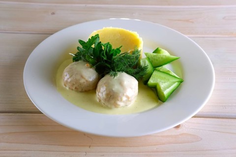 Meatballs with creamy sauce and mashed potato