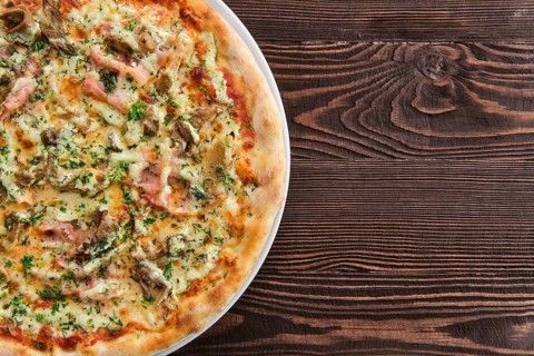 Thick crust pizza with ham