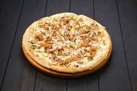 Pizza with bacon