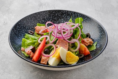 Salad with lettuce