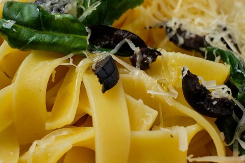 Macro photo with shallow depth of field of pasta with parmesan