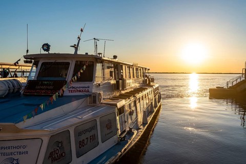 Sightseeing boat on the Amur river