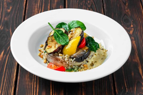 Roasted aubergine with bell pepper