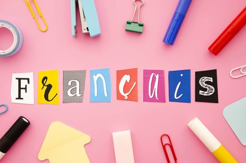 Francais lettering pink background
