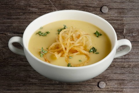 Onion soup-puree with circle toasts