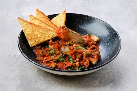 Fried zander served with steamed tomato