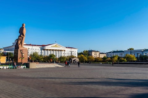 Lenin statue on Lenin square