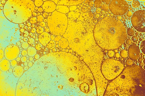 Oil bubbles inside water base form patterns
