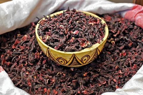 Hibiscus flowers for tea preparation in a display