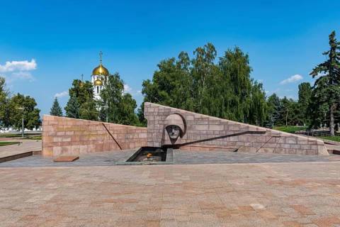 World war II monument next to Monument of Glory