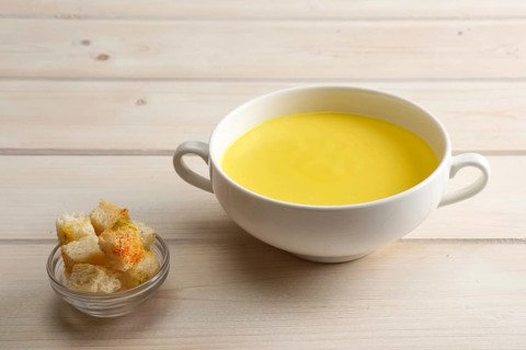 Chicken soup puree with white bread chips