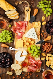 Top view of cheese plate with dorblu