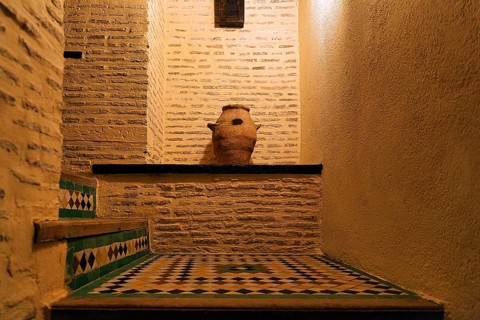 Decorative jug in a wall niche