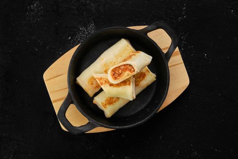 Thin pancakes stuffed with rabbit meat