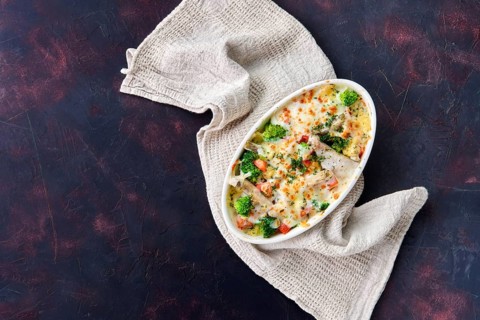 Broccoli and pike gratin with cheese